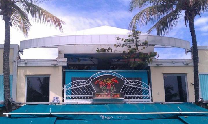 Roll-out awnings Miami Dade