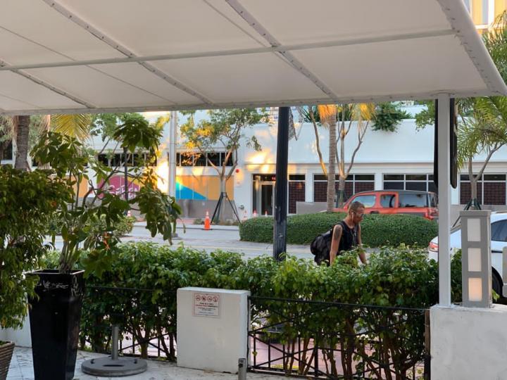 Toldosc Comerciales Personalizados Miami Dade